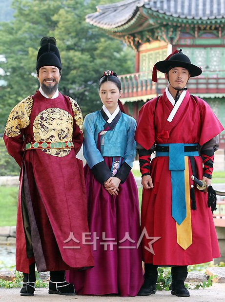 เรื่องย่อ นักแสดง Deep Rooted Tree